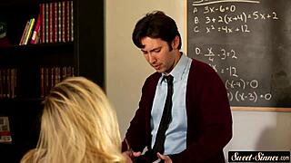 Scolaretta tabù 18+ inculata duro dal fratellastro in segreto