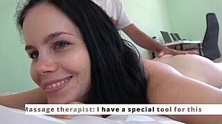 Ана добила масажу али свршила од дивљег секса, можеш ли поднети њен боси доггистајл?