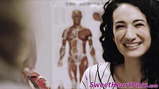 أرابيل رافائيل تحصل على أورال قبل إصبع قوي في جلسة جامدة