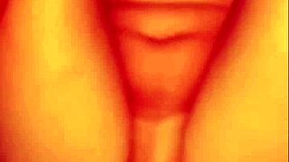 זוג חובבני משתולל בסקס אינטנסיבי עם סיום קרימפיי!