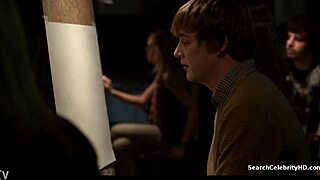 Aleah Nalewick ligger bare helt naken offentlig, som om det ikke er noen stor sak, vet du