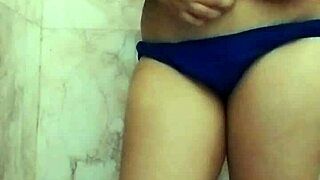 desi pige, fingerer du i badeværelset?