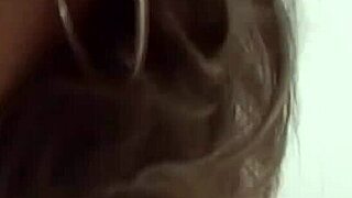 Speculum Babe Regangkan Pantatnya yang Menganga Lebar Setelah Dijari Intens