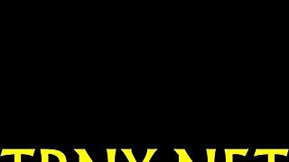 יופי טרנס צורחת בקול כשהיא מקבלת זיון קשה בסצנה פרועה