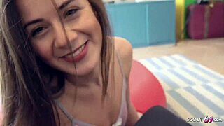 Německý scout - mladá 18+ Giorgia, chceš lízat zadek a šukat na falešném model casting?