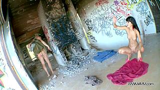 おい、このホットモデルが食料のために屋外でバン！