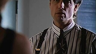 Kim Delaney seduce con mosse audaci in The Temptress 1995