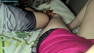 Minha enteada entrou escondida no meu quarto ansiando por ação selvagem ontem à noite