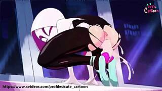 Gwen stacy из spiderman поймана в соло экшене