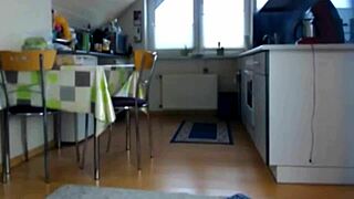 Krivuljasta Sexydeas draži z zamašenim ritom za intenzivne vibracije